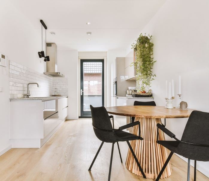 Modern semi-detached home built in Toronto by Grand Design Build