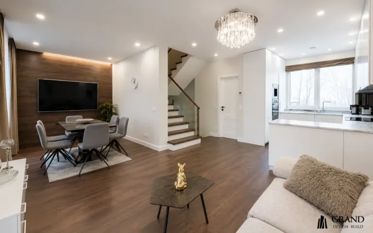 Living and dining renovation in Toronto by Grand Design Build